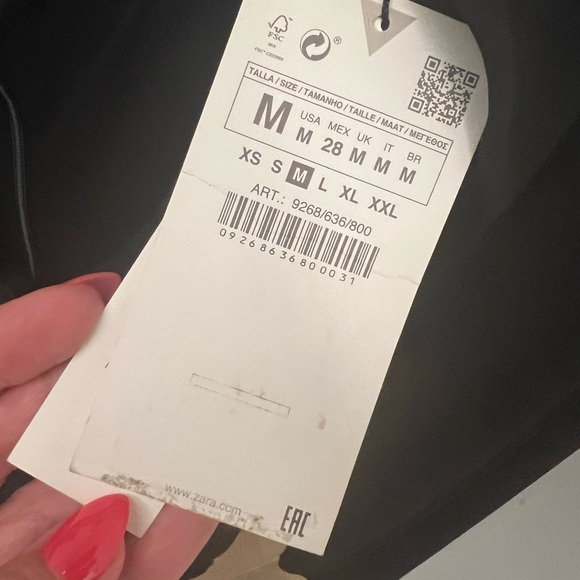 Zara LBD with Asymmetric Design and high slit - Picture 5 of 6